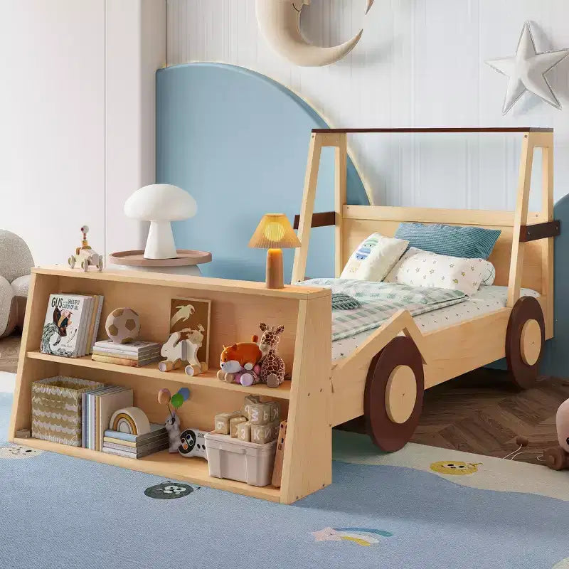 Letto per auto a una piazza con ripiani portaoggetti, letto a piattaforma in legno a forma di auto per bambini