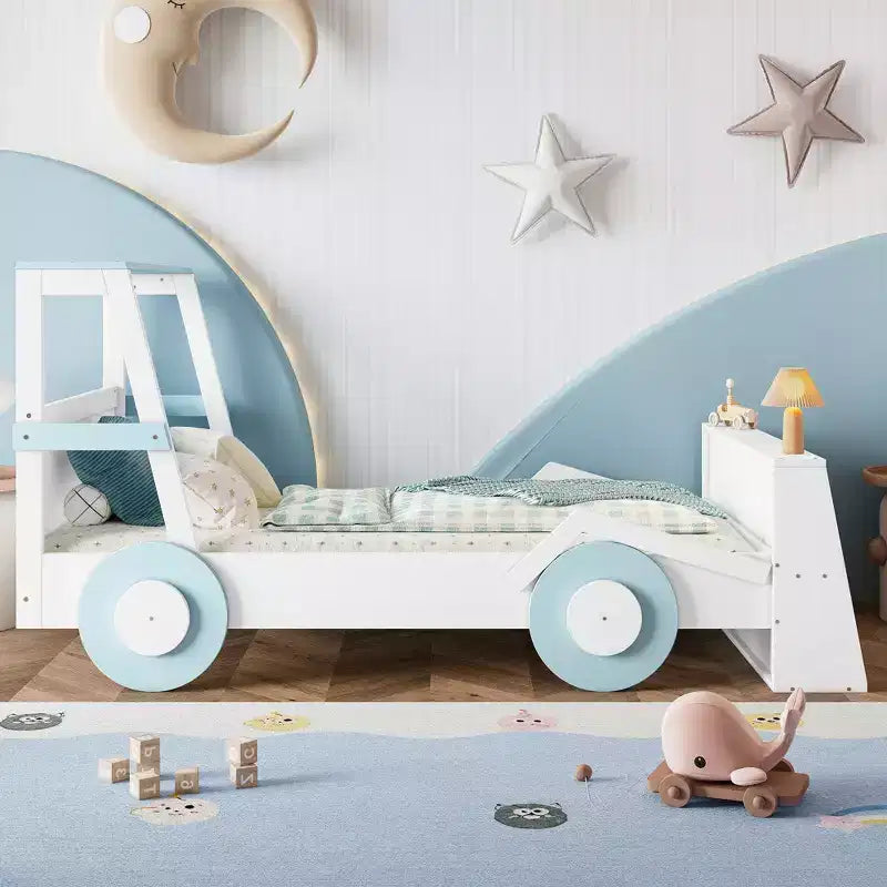 Letto per auto a una piazza con ripiani portaoggetti, letto a piattaforma in legno a forma di auto per bambini