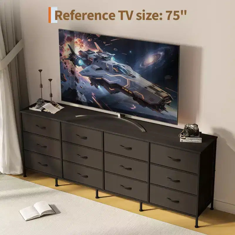 Mobile porta TV da 70 pollici per soggiorno, 12 cassetti in tessuto, stazione di ricarica, mobile lungo per TV fino a 80 pollici, console multimediale con vano portaoggetti