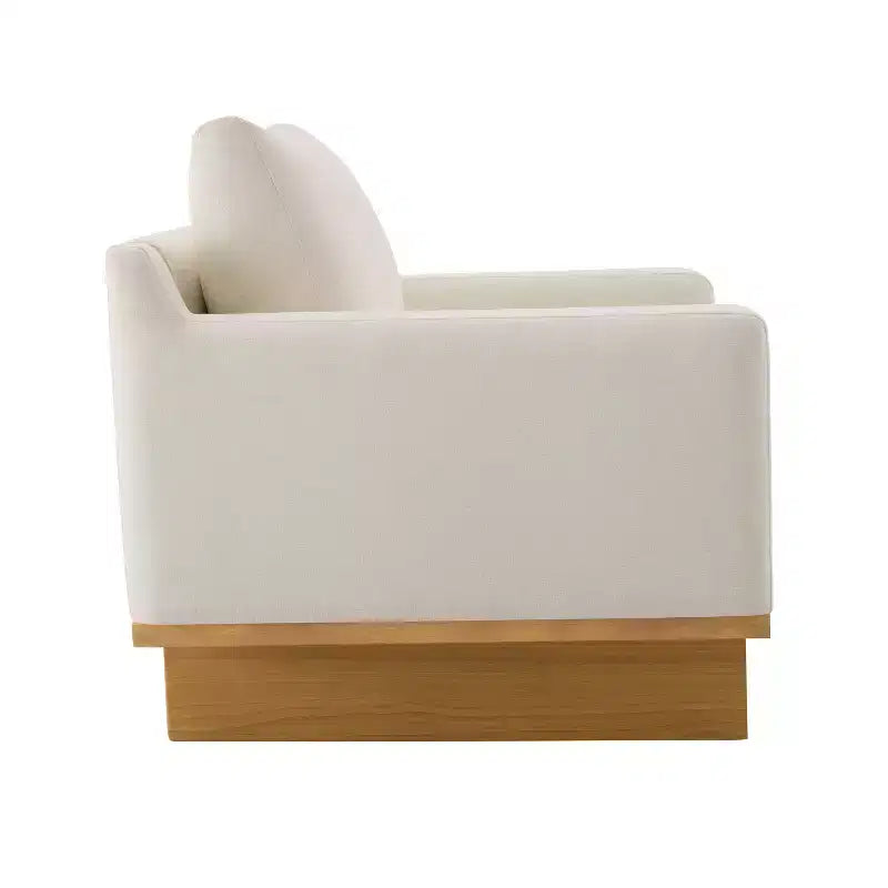 Poltrona moderna Niran in legno di gomma con rivestimento in bouclé e morbido cuscino