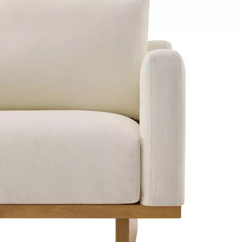 Poltrona moderna Niran in legno di gomma con rivestimento in bouclé e morbido cuscino