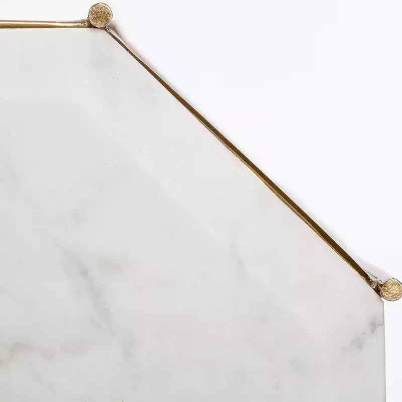 Tavolino d'appoggio Colton con piano in marmo massiccio e base in metallo Bianco/Oro: Stile Glamour di Lusso, Struttura in Ferro, Forma Quadrata